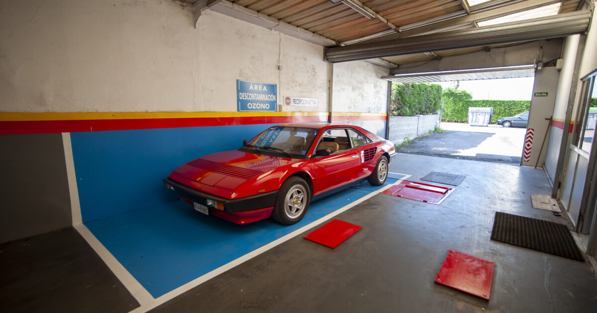 Coche en un taller en Santander