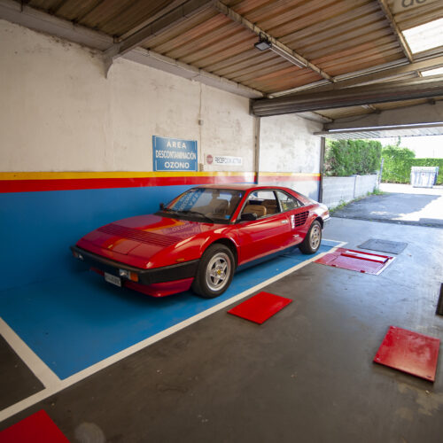 Coche en un taller en Santander