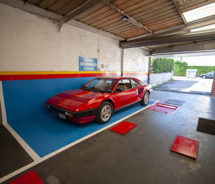 Coche en un taller en Santander
