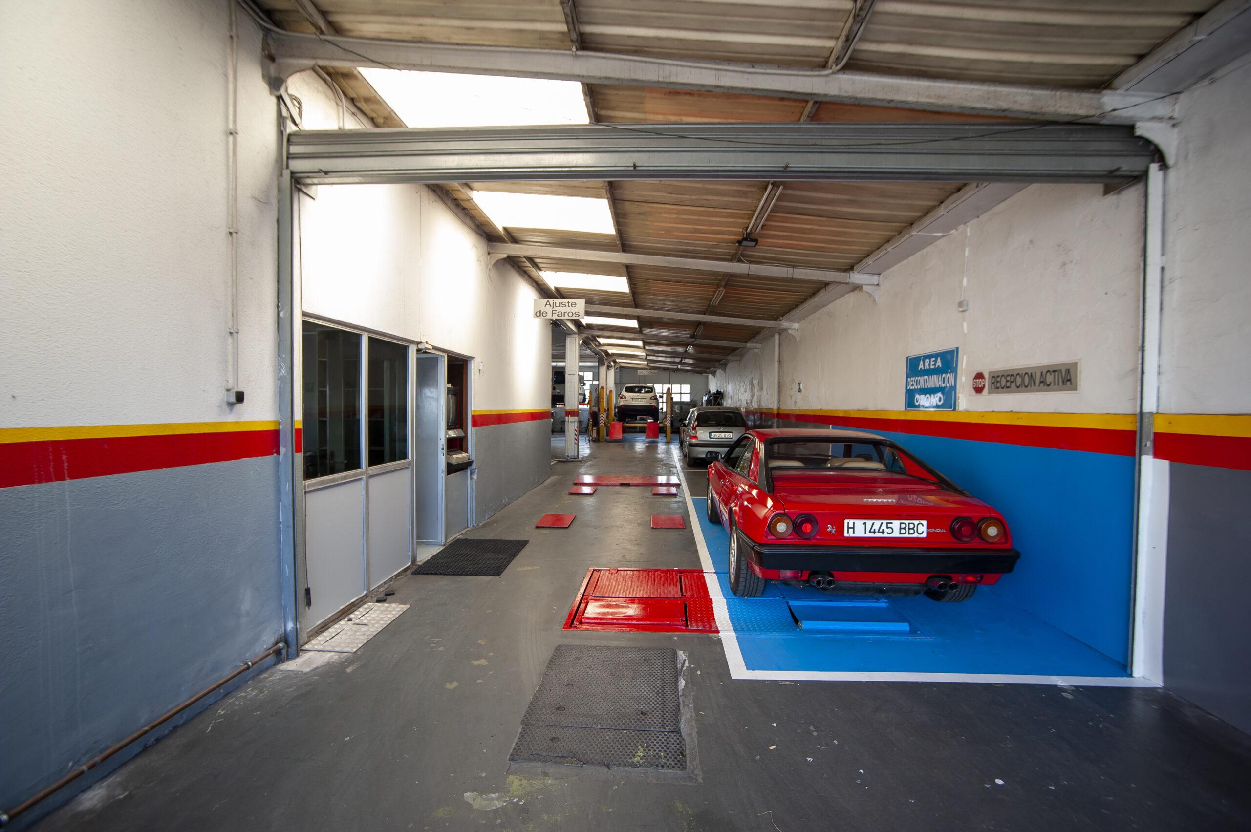 Coche en un taller en Cantabria